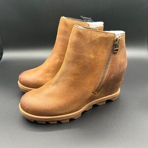 NEW WITH BOX SOREL Women's Joan of Arctic Wedge II Zip Boots Size 7 Velvet Tan